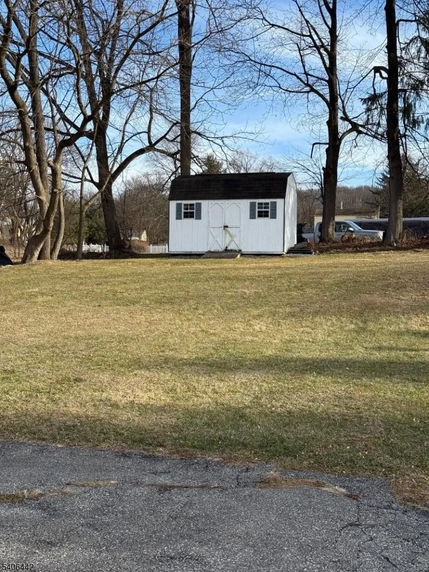 36 Willow Ave Bloomsbury, NJ 08804