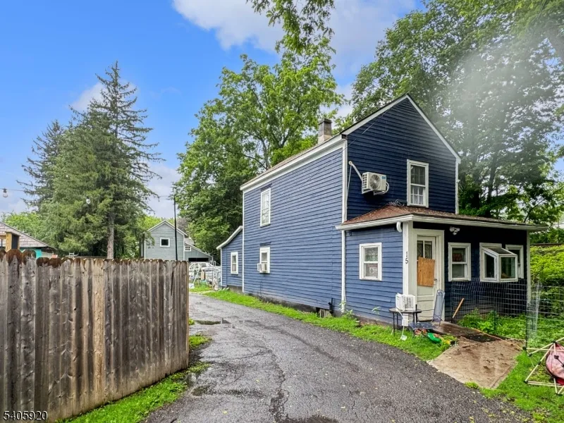15 Fisk St Belvidere, NJ 07823