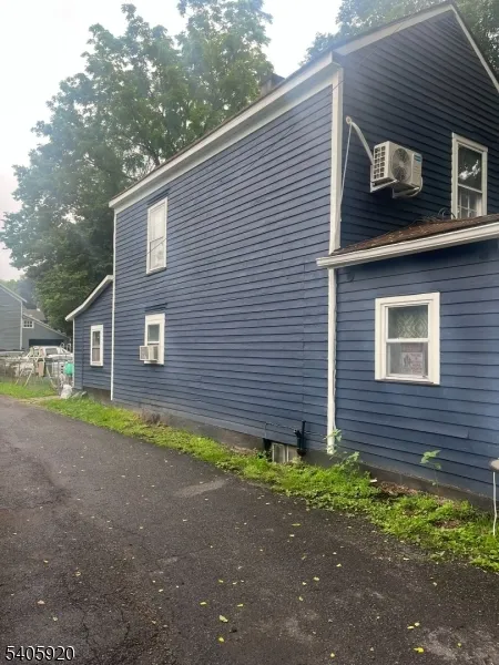 15 Fisk St Belvidere, NJ 07823