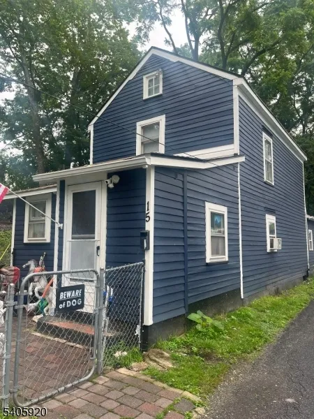 15 Fisk St Belvidere, NJ 07823