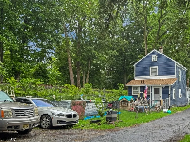 15 Fisk St Belvidere, NJ 07823