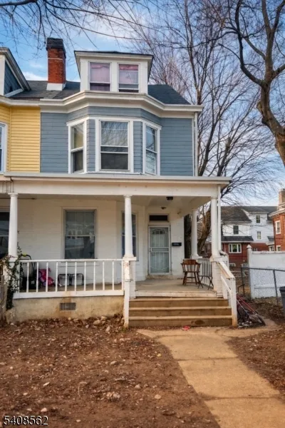 849 Carteret Ave