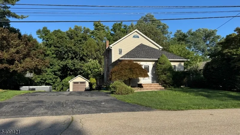 20 Center St Butler, NJ 07405