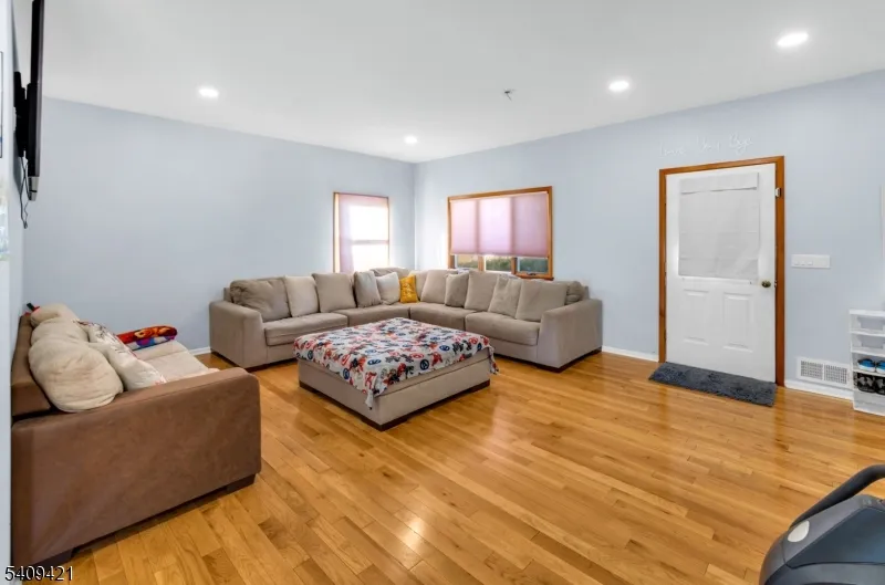 20 Center St Butler, NJ 07405