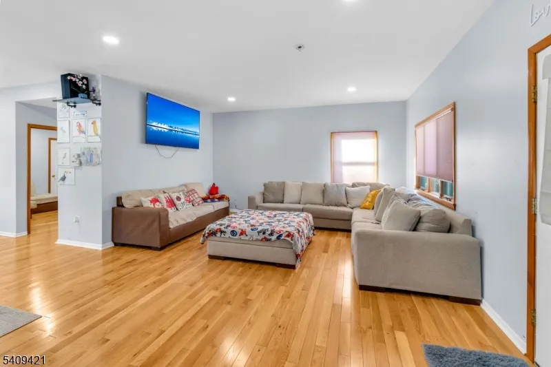 20 Center St Butler, NJ 07405