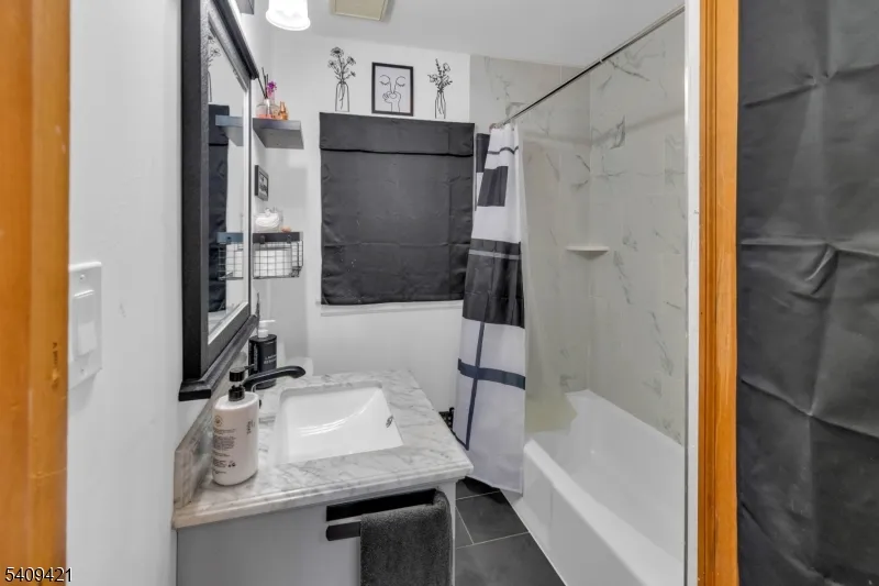 20 Center St Butler, NJ 07405