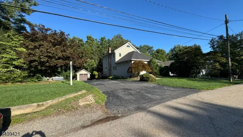 20 Center St Butler, NJ 07405