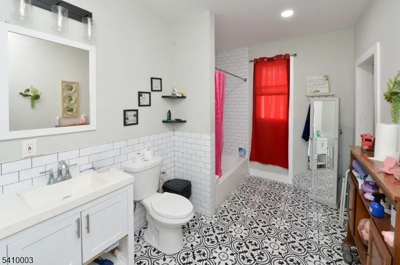 135 Scheerer Ave Newark City, NJ 07112