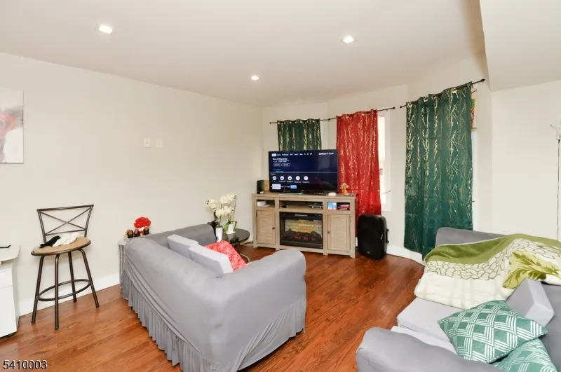 135 Scheerer Ave Newark City, NJ 07112