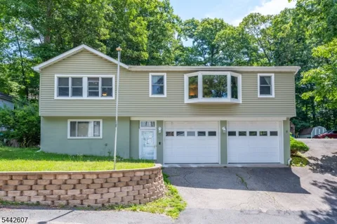 335 Elmira Trl