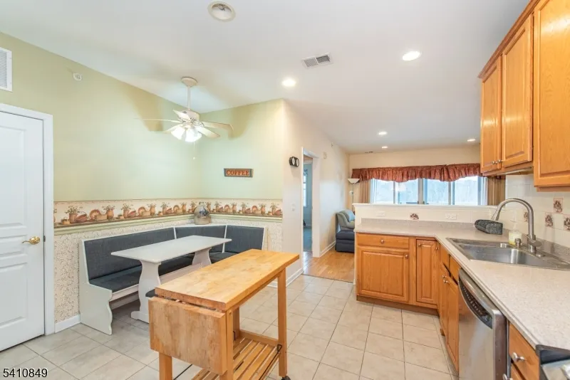 10323 Warrens Way Wanaque, NJ 07465