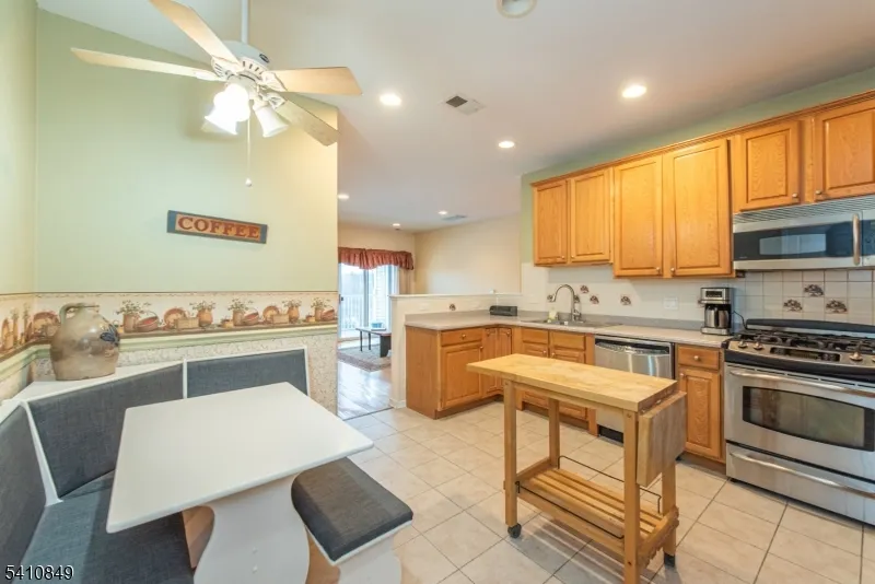 10323 Warrens Way Wanaque, NJ 07465