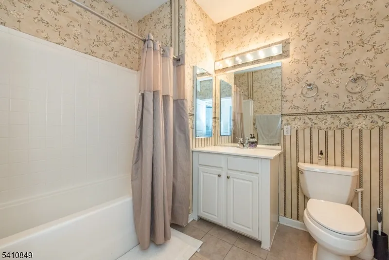10323 Warrens Way Wanaque, NJ 07465