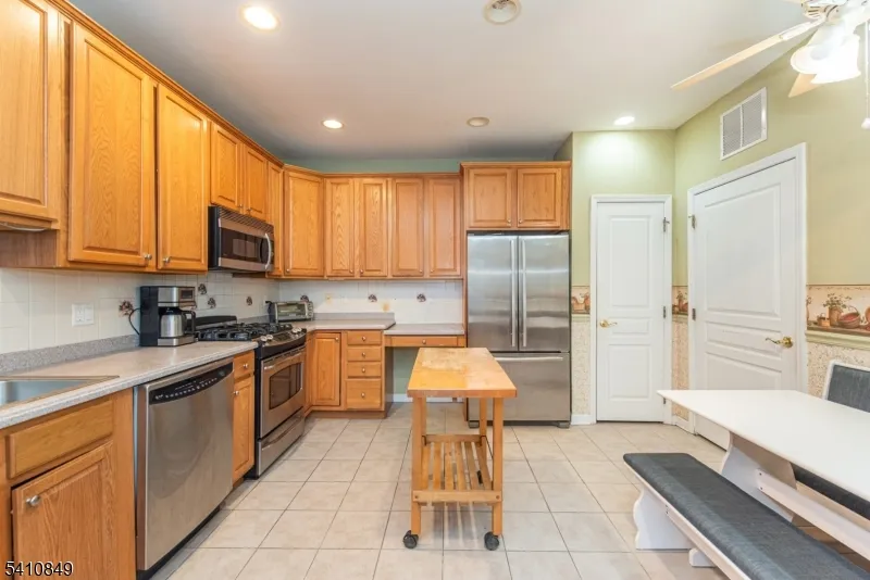 10323 Warrens Way Wanaque, NJ 07465