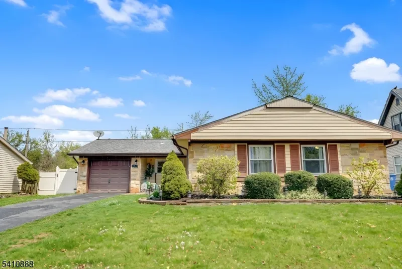 30 General Ln Willingboro, NJ 08046
