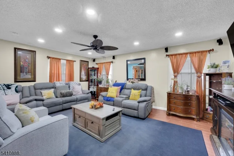 30 General Ln Willingboro, NJ 08046