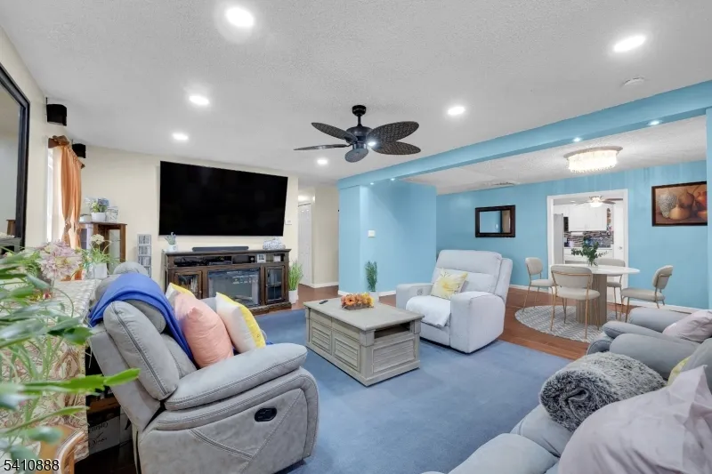 30 General Ln Willingboro, NJ 08046
