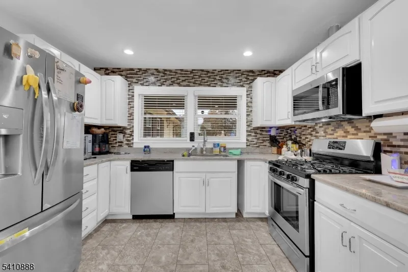 30 General Ln Willingboro, NJ 08046