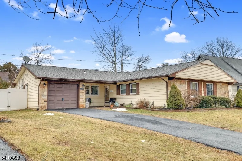 30 General Ln Willingboro, NJ 08046
