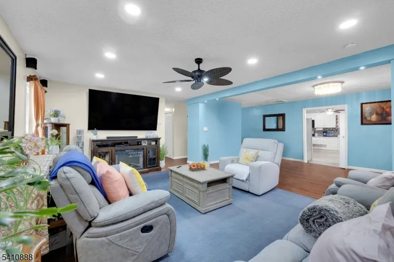 30 General Ln Willingboro, NJ 08046
