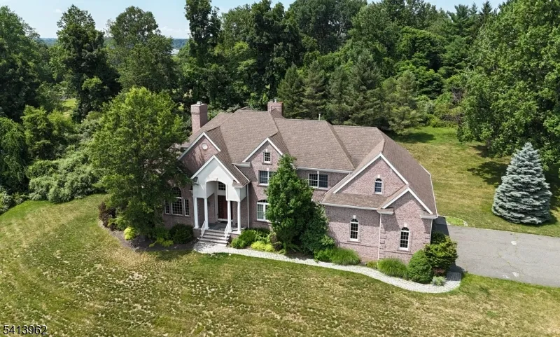 6 Trout Brook Ct Chester, NJ 07930