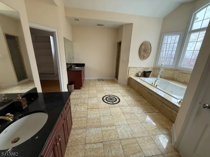 6 Trout Brook Ct Chester, NJ 07930