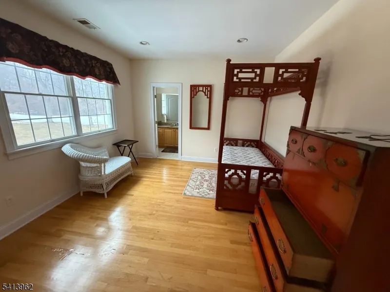 6 Trout Brook Ct Chester, NJ 07930
