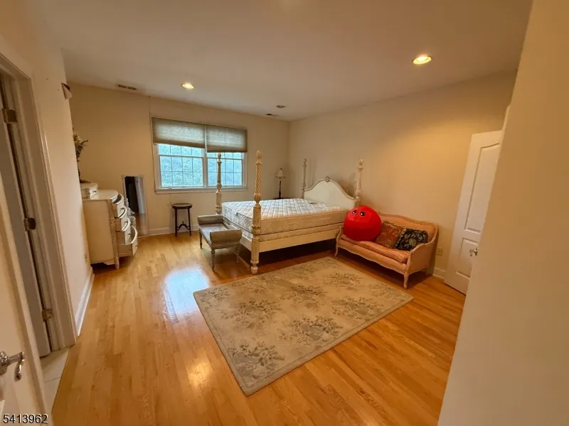 6 Trout Brook Ct Chester, NJ 07930