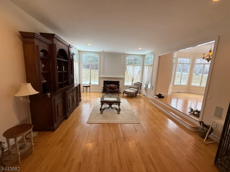 6 Trout Brook Ct Chester, NJ 07930
