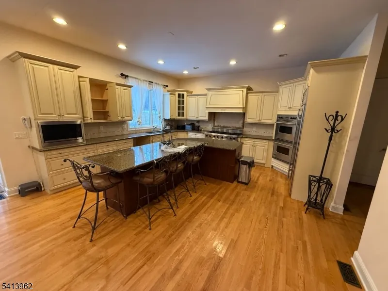 6 Trout Brook Ct Chester, NJ 07930