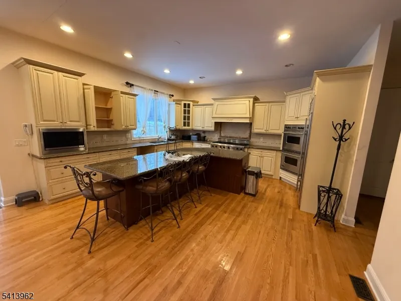 6 Trout Brook Ct Chester, NJ 07930
