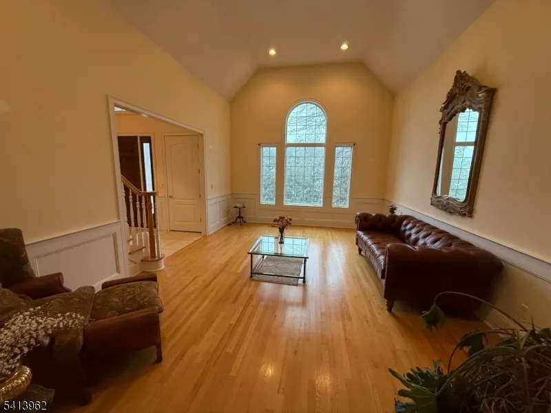 6 Trout Brook Ct Chester, NJ 07930