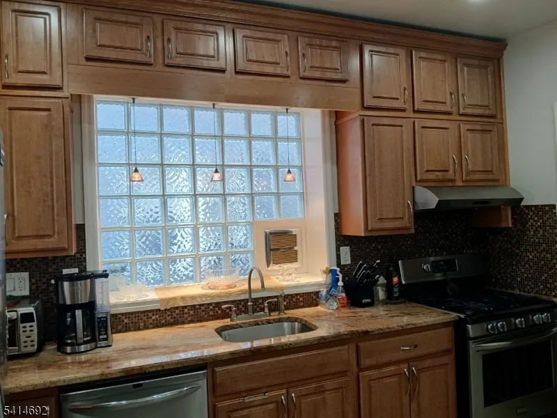 308 17Th Ave Paterson City, NJ 07504
