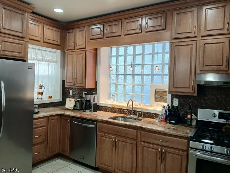 308 17Th Ave Paterson City, NJ 07504