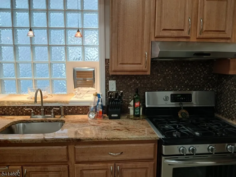 308 17Th Ave Paterson City, NJ 07504