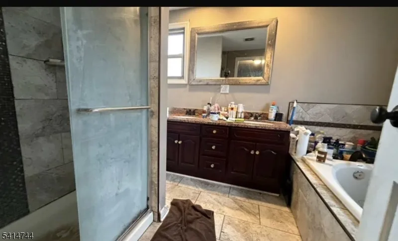 12 Drapkin Ave Linden City, NJ 07036