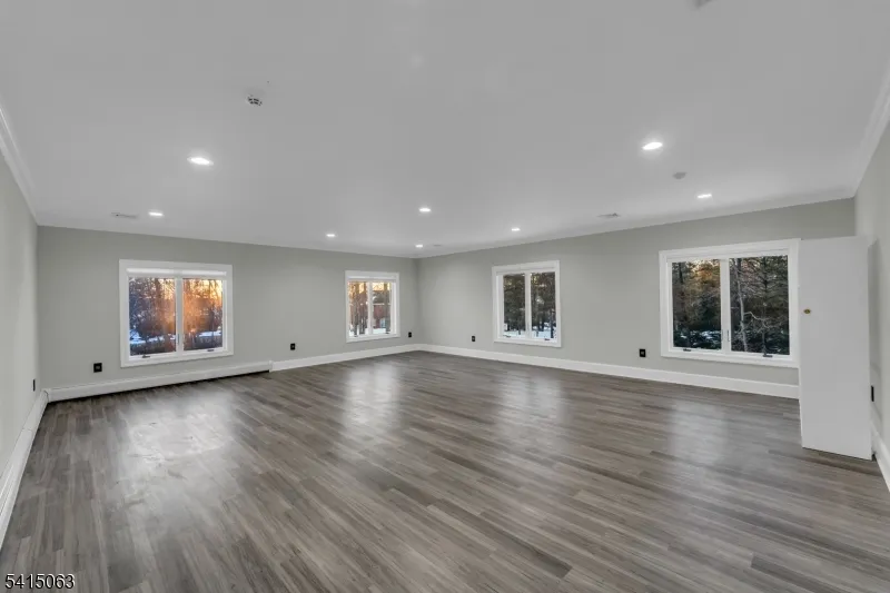 99 Ogle Rd Old Tappan, NJ 07675