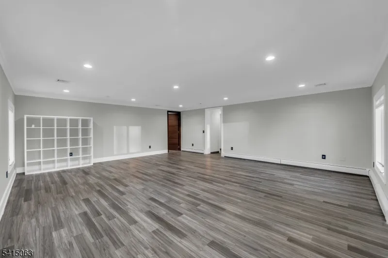 99 Ogle Rd Old Tappan, NJ 07675