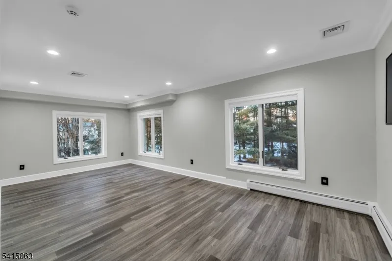 99 Ogle Rd Old Tappan, NJ 07675