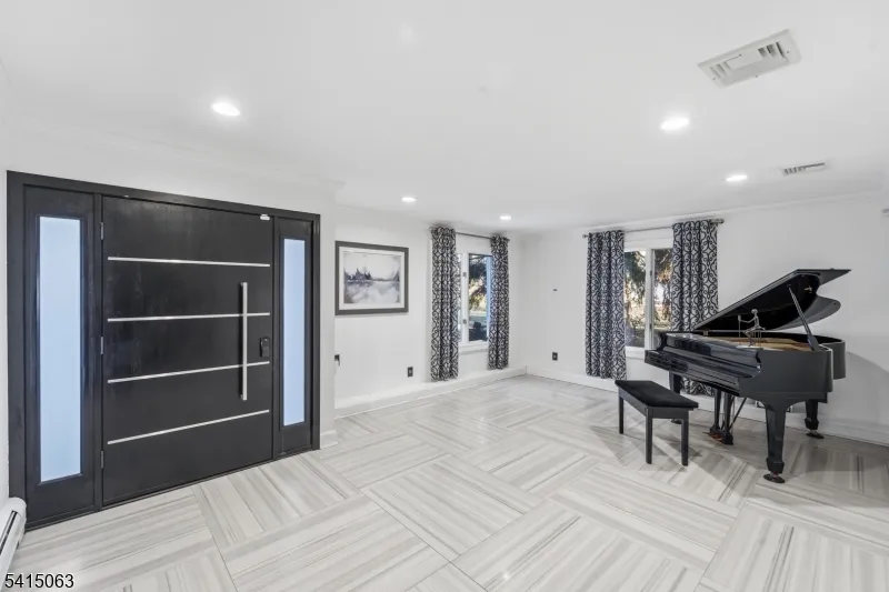99 Ogle Rd Old Tappan, NJ 07675