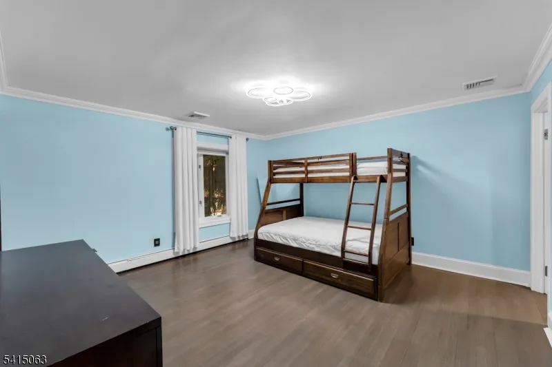 99 Ogle Rd Old Tappan, NJ 07675