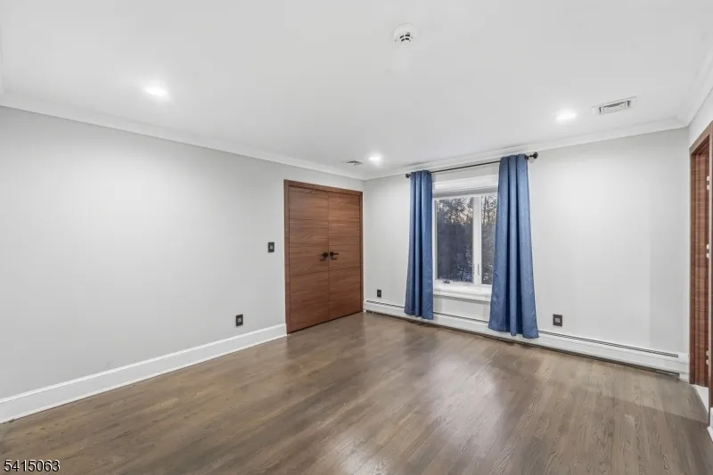 99 Ogle Rd Old Tappan, NJ 07675