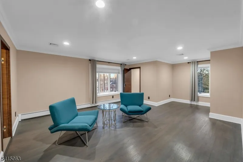 99 Ogle Rd Old Tappan, NJ 07675