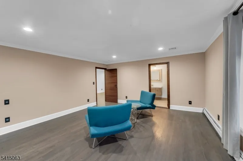 99 Ogle Rd Old Tappan, NJ 07675