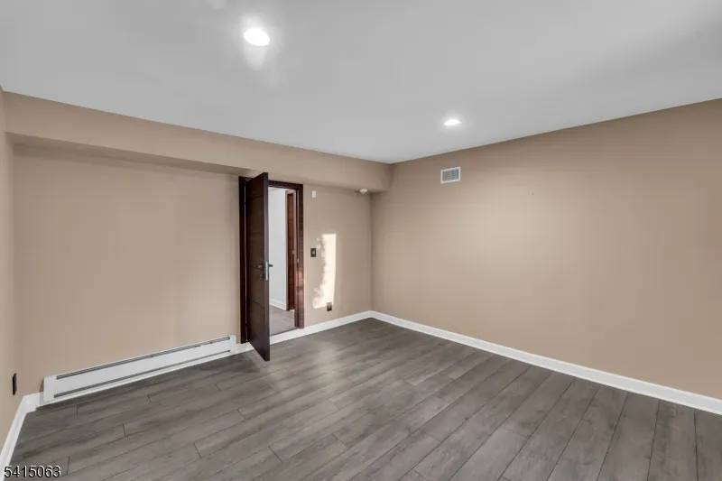 99 Ogle Rd Old Tappan, NJ 07675