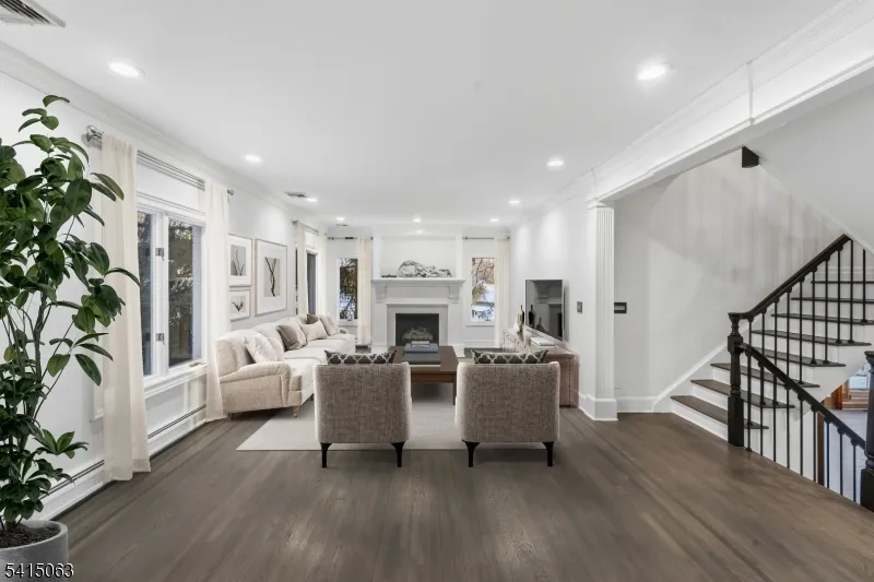 99 Ogle Rd Old Tappan, NJ 07675