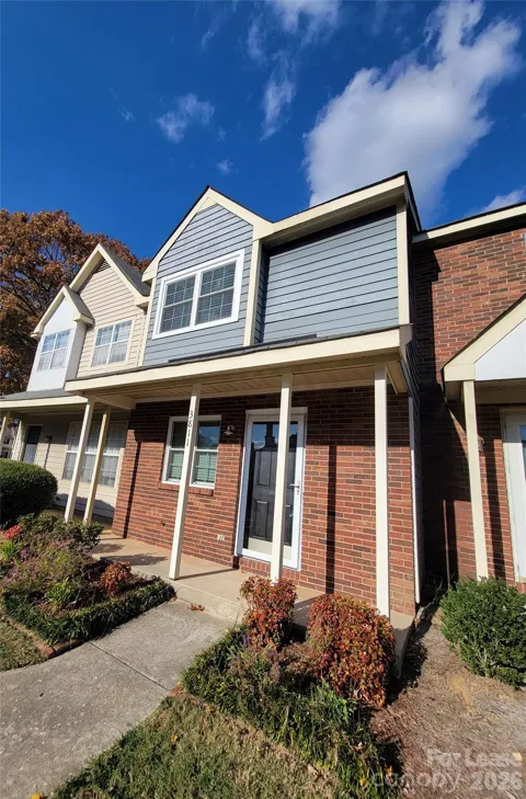3811 Mosscroft Lane