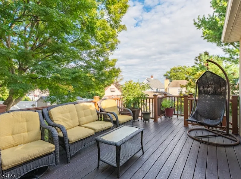 565 Center St Wood-Ridge, NJ 07075