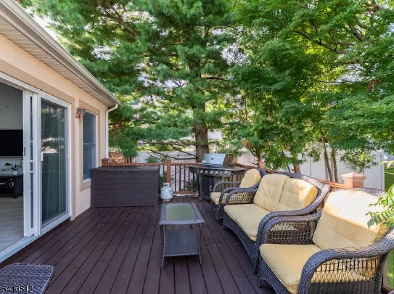 565 Center St Wood-Ridge, NJ 07075