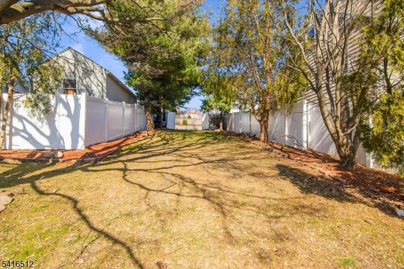 565 Center St Wood-Ridge, NJ 07075
